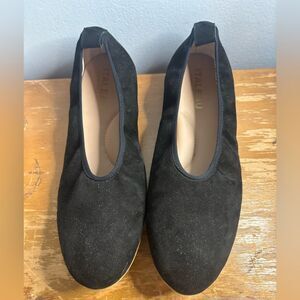 Italeau Women's Black Suede flats size 42 EUC